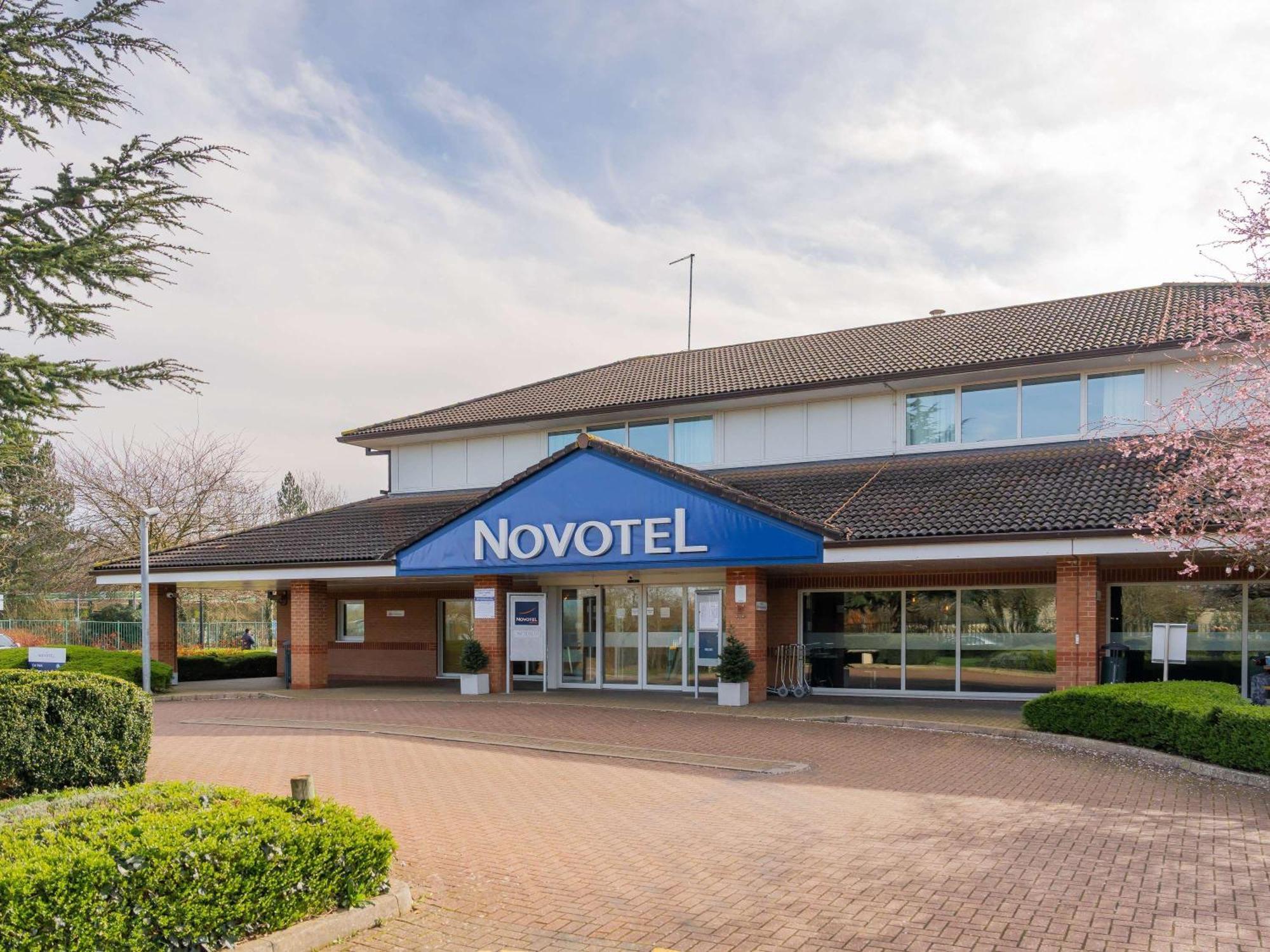 Novotel Milton Keynes Exterior foto